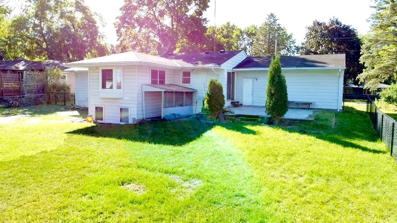 795 County Road B2 W