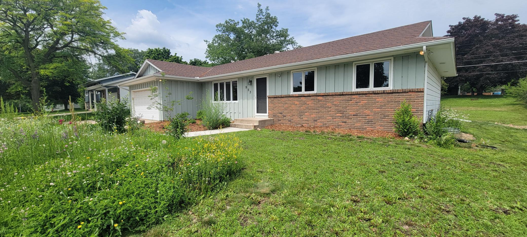 953 Redwood Drive