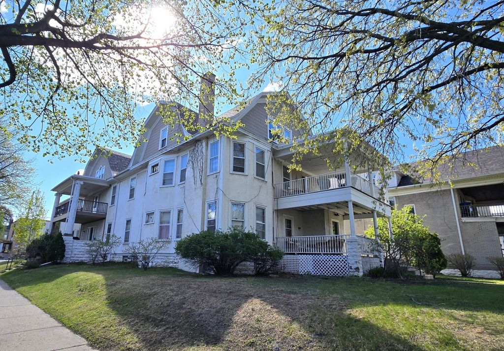 Photo of 2205 Pleasant Avenue, Minneapolis, MN 55404 (MLS # 7077239)