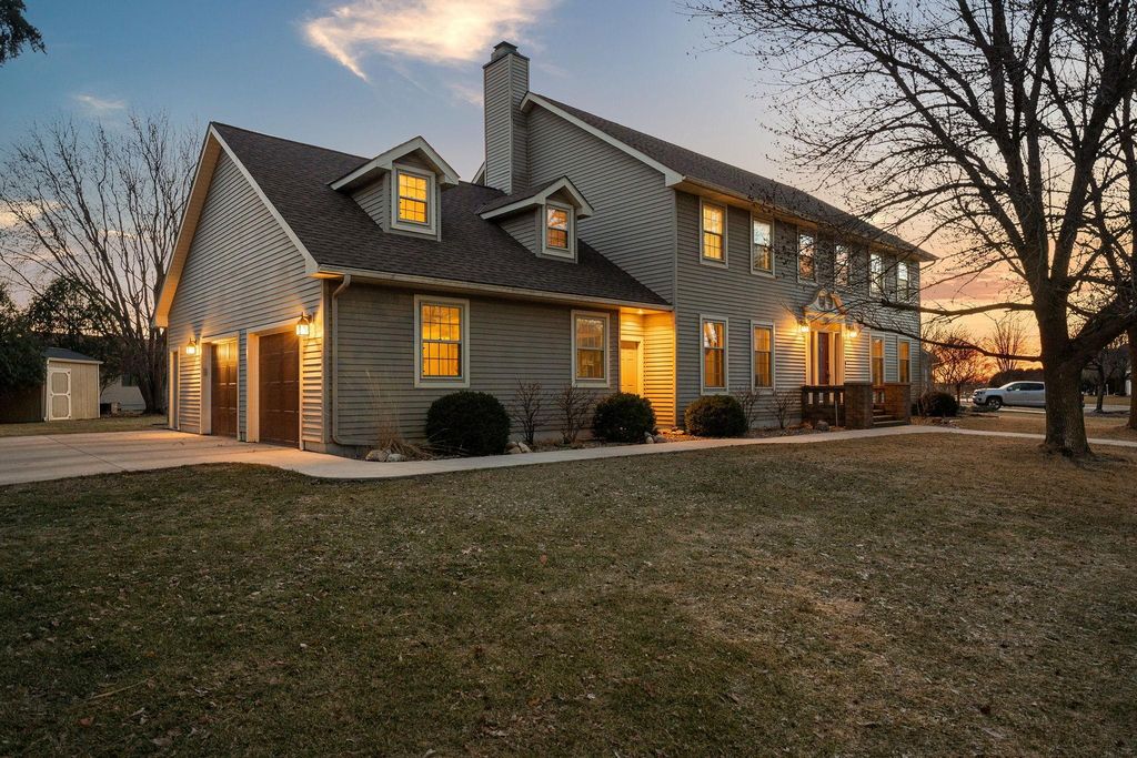 Photo of 800 27th Street SW, Austin, MN 55912 (MLS # 7024013)