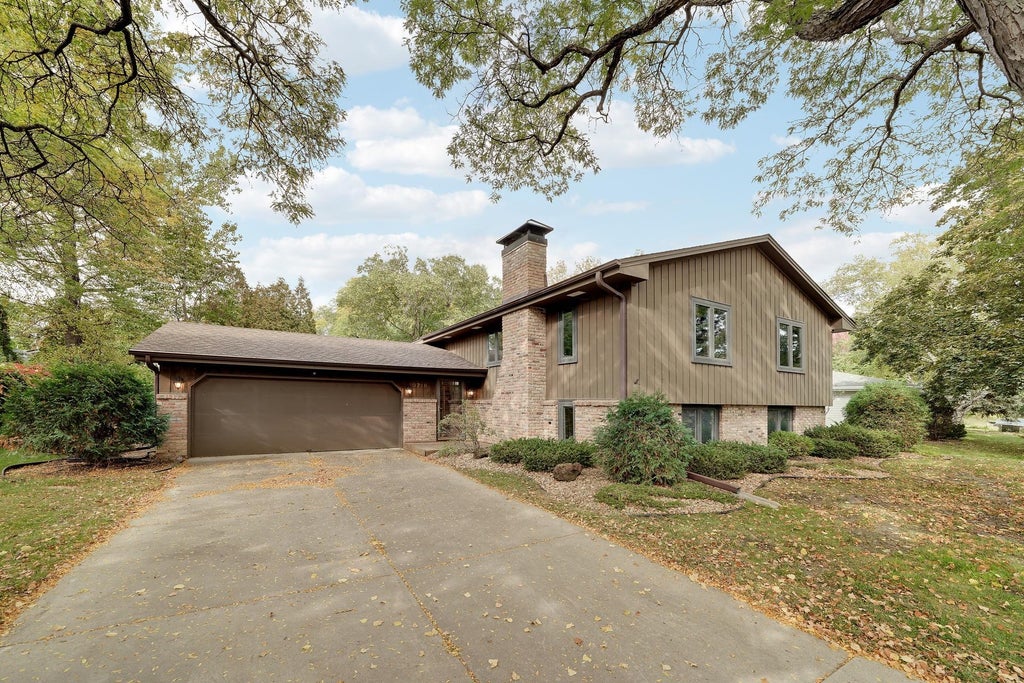 Photo of 9716 Oxborough Road, Bloomington, MN 55437 (MLS # 7158750)
