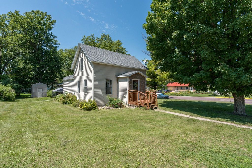 Photo of 415 8th Street N, Mountain Lake, MN 56159 (MLS # 6802352)