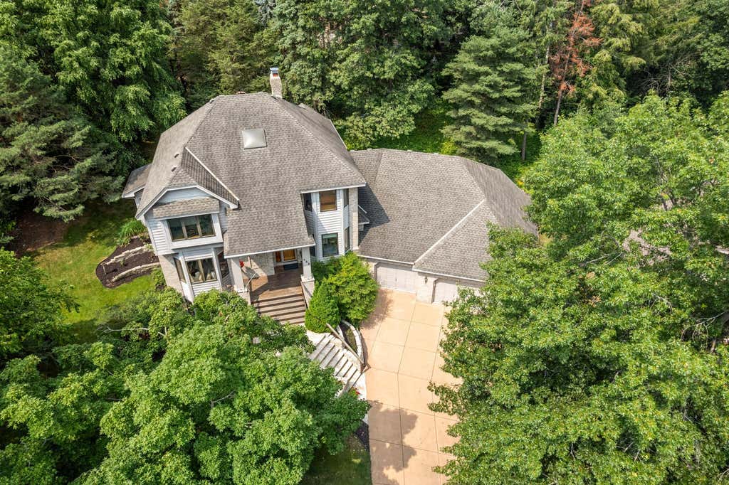 Photo of 655 Evergreen Circle, Shoreview, MN 55126 (MLS # 7102812)