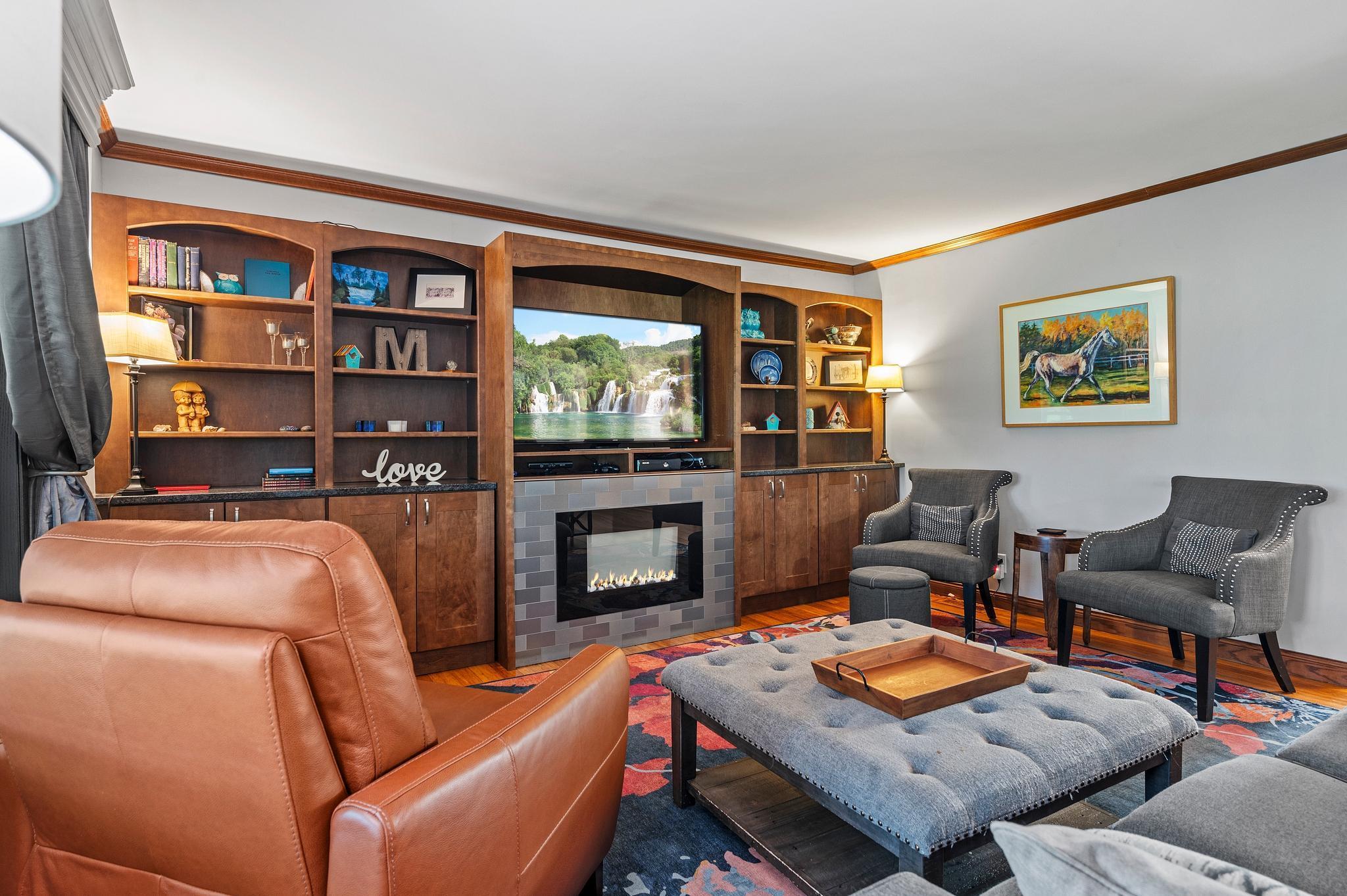 8544 Demontreville Trail N