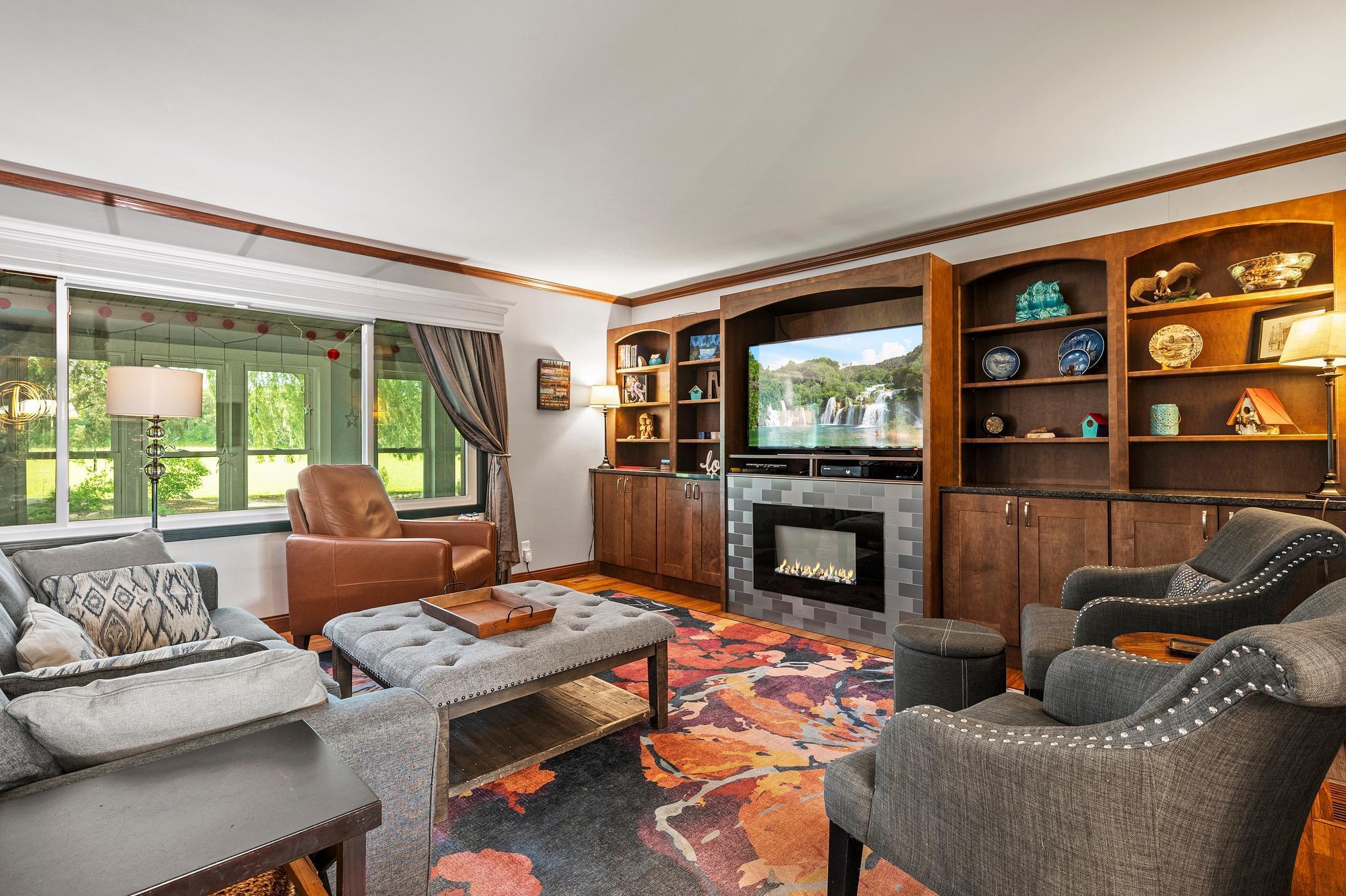 8544 Demontreville Trail N