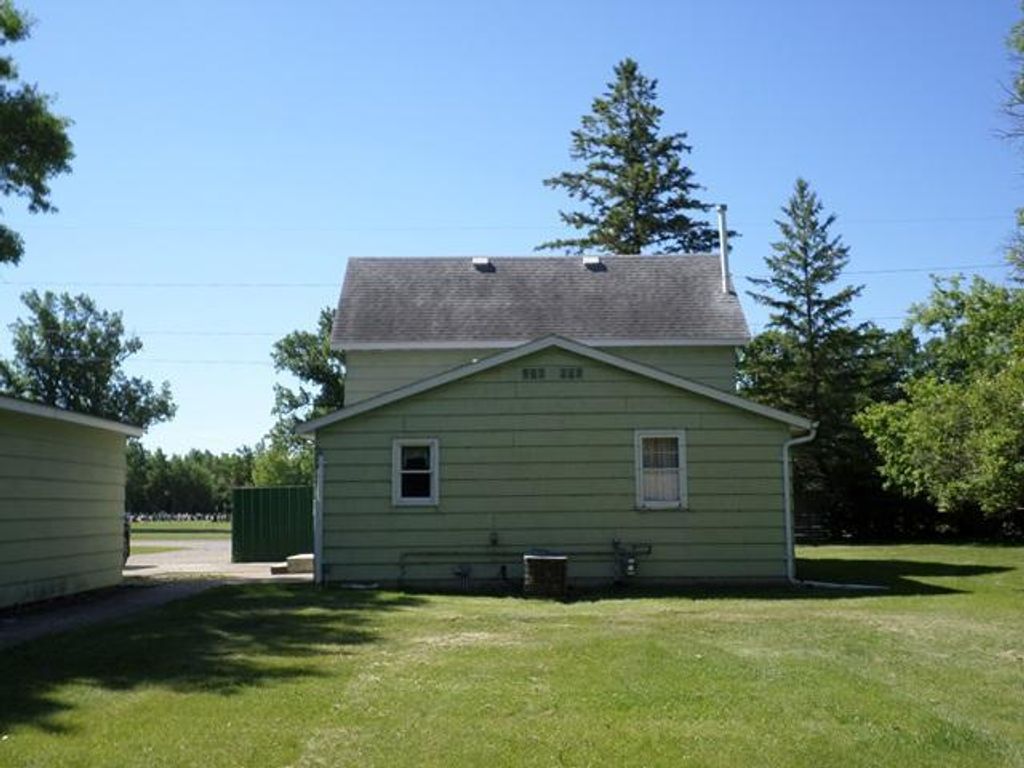 Photo of 201 Greenwood Street E, Thief River Falls, MN 56701 (MLS # 7091900)