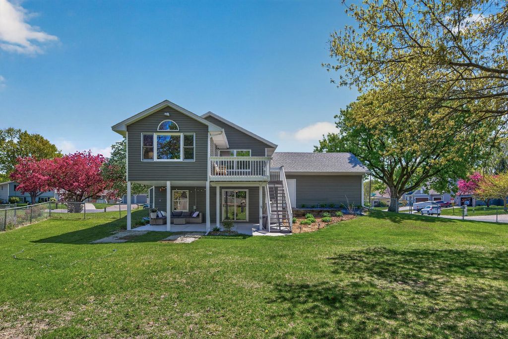 Photo of 101 Mitchells Court, Mahtomedi, MN 55115 (MLS # 7072630)