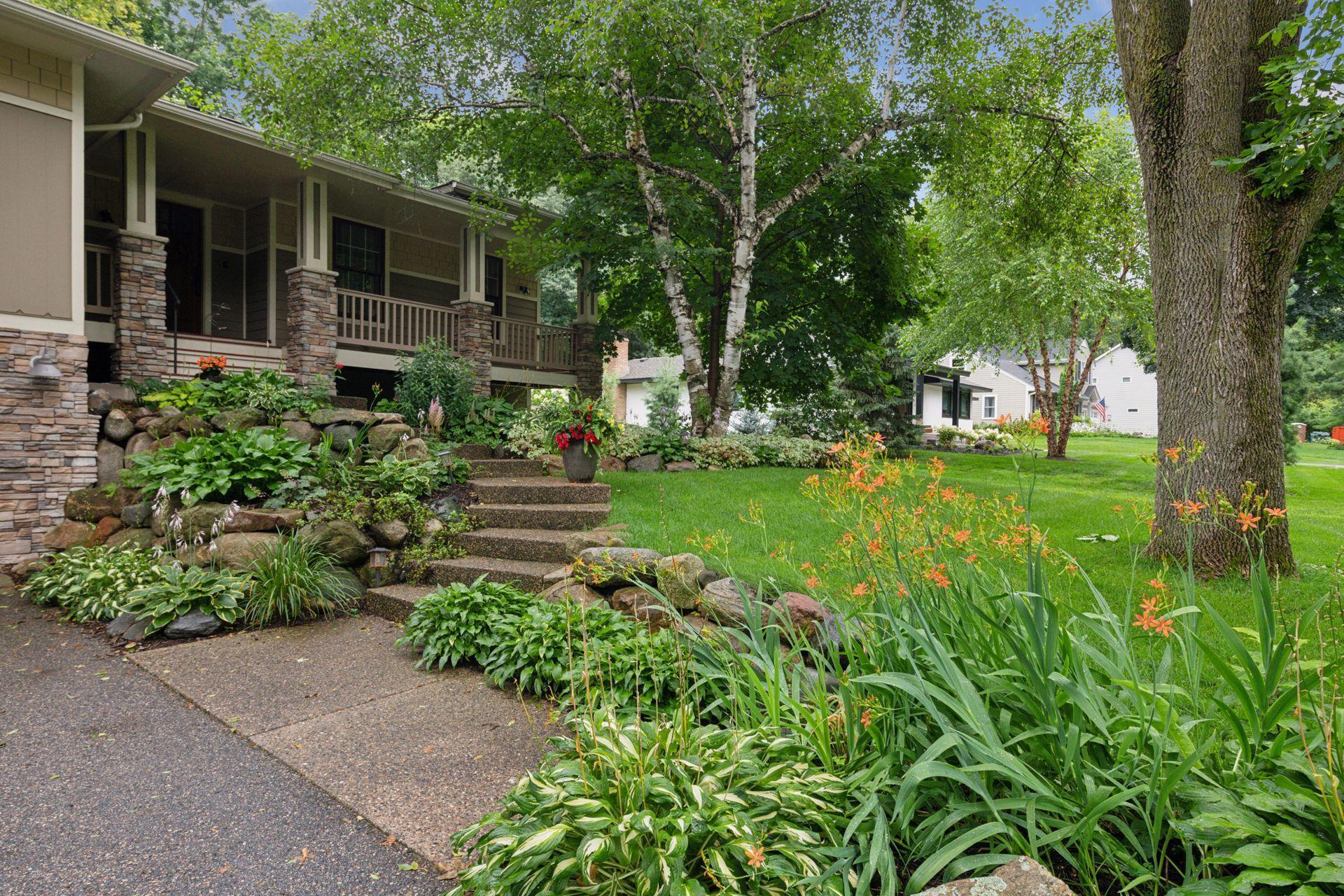 220 Glenbrook Road N