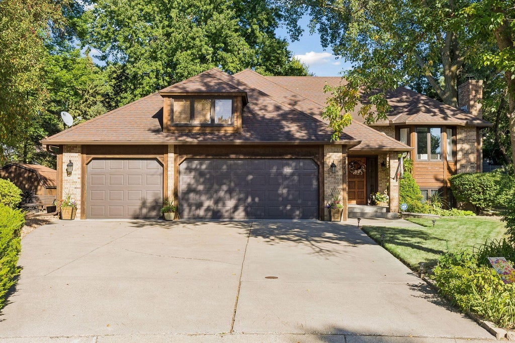 Photo of 5170 Hemlock Lane N, Plymouth, MN 55442 (MLS # 7141371)