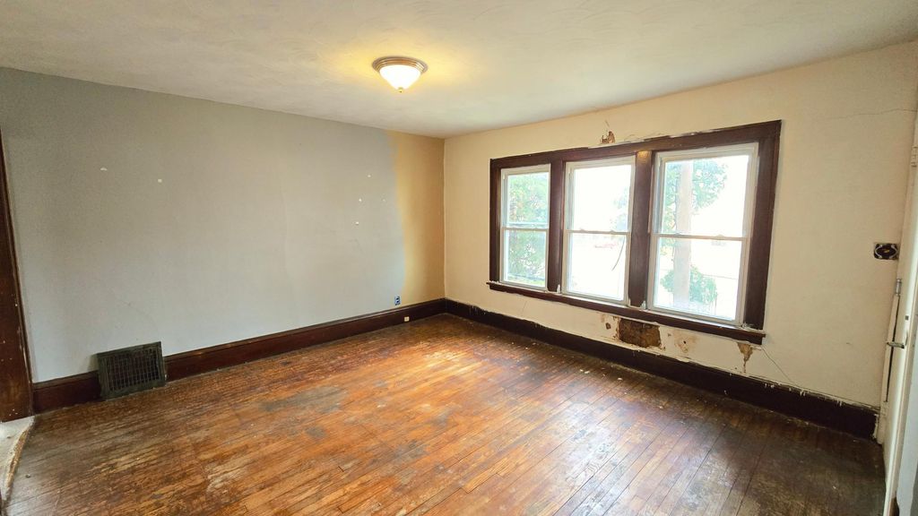 Photo of 1444 Edgerton Street, Saint Paul, MN 55130 (MLS # 7042914)