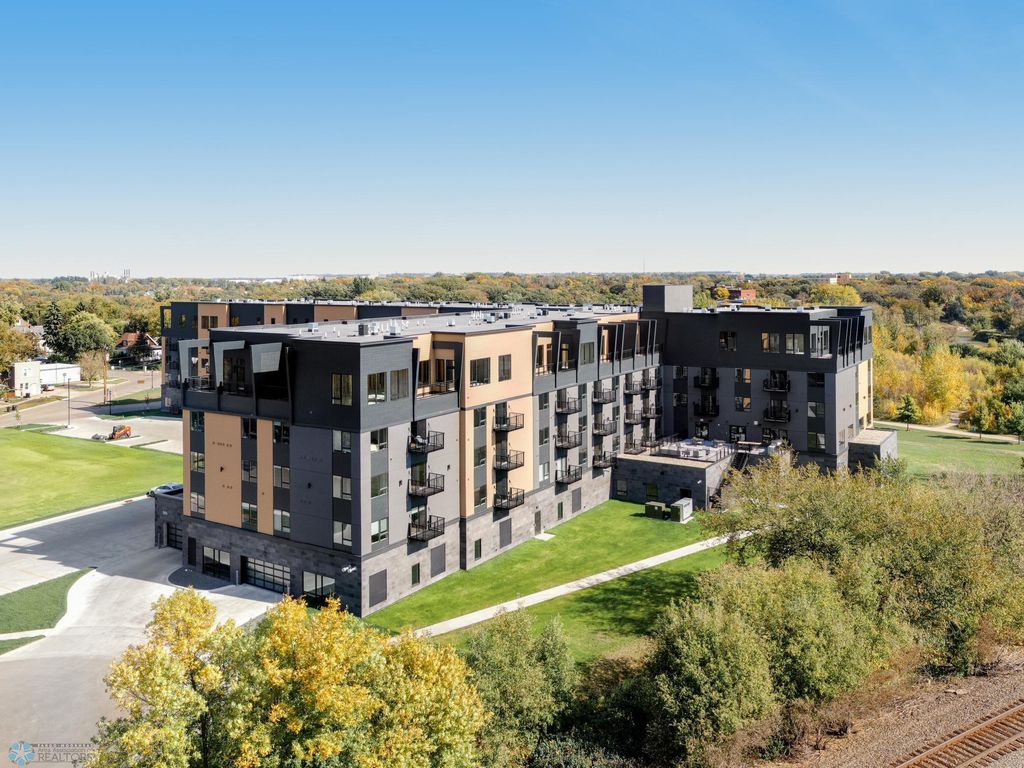 Photo of 505 OAK Street N #501, Fargo, ND 58102 (MLS # 6631475)