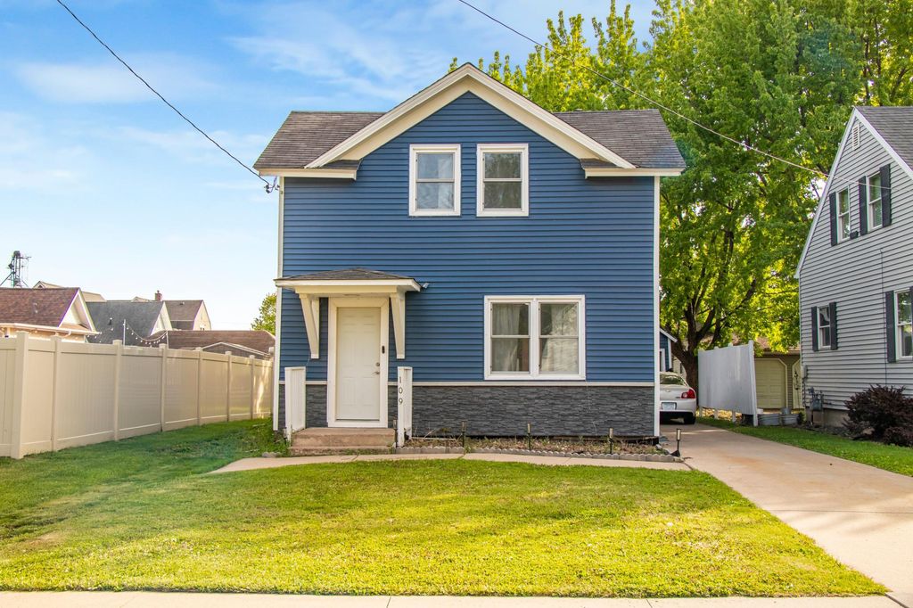 Photo of 109 N 6th Street, Lake City, MN 55041 (MLS # 7077409)