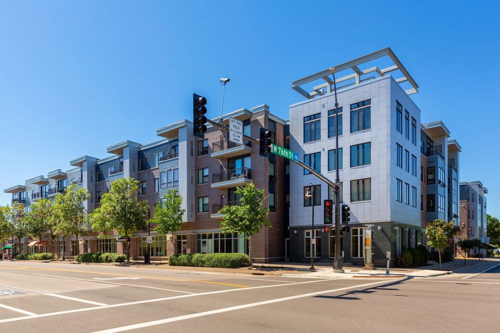 Photo of 7600 Lyndale Avenue S #414, Richfield, MN 55423 (MLS # 7030108)