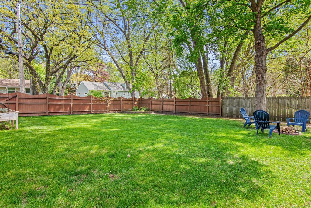 Photo of 1420 Winnetka Avenue N, Golden Valley, MN 55427 (MLS # 7064048)