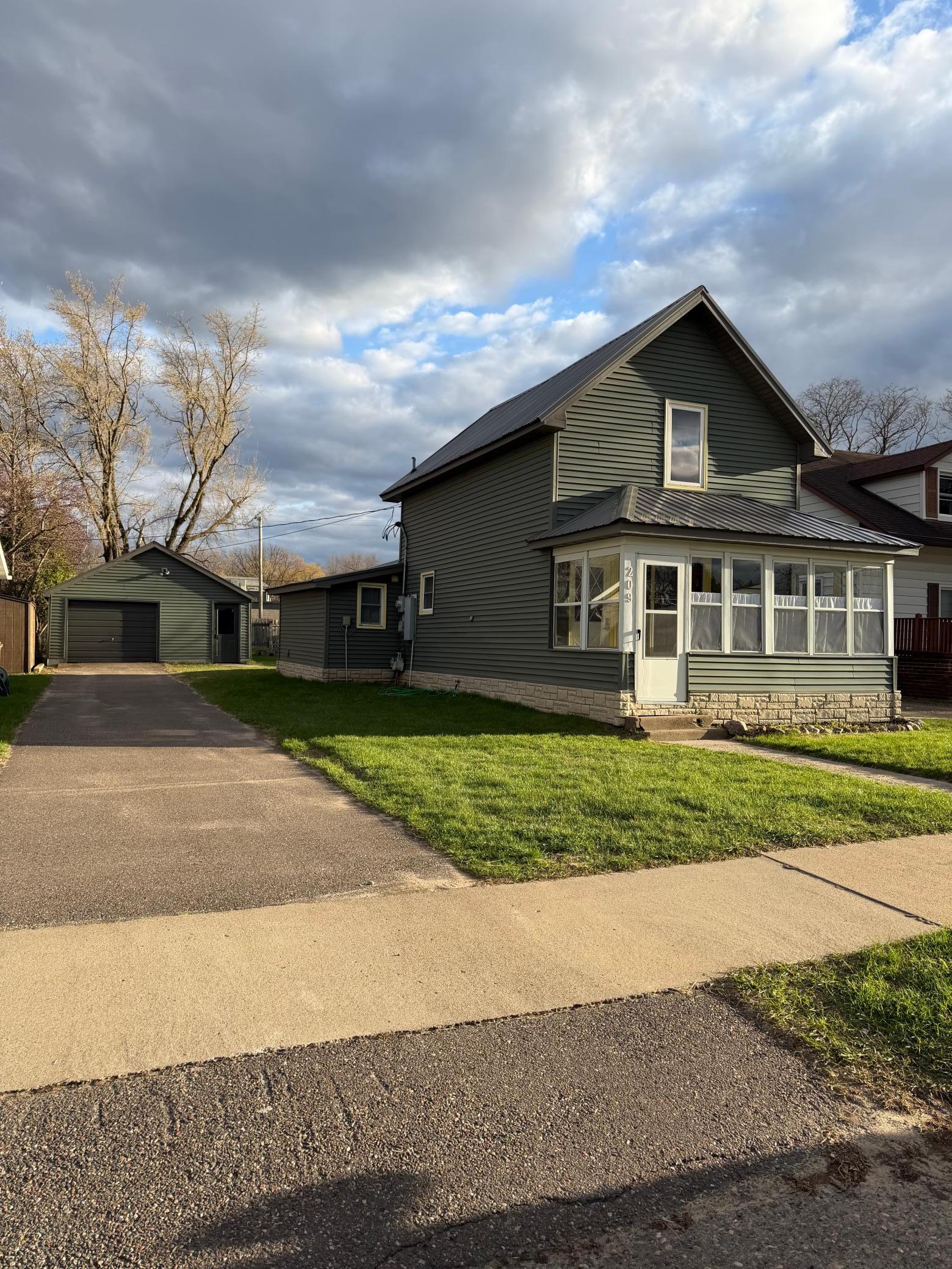 209 3rd Street NE
