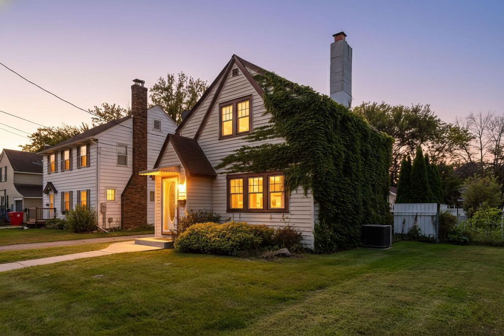 Photo of 304 9th Street SW, Austin, MN 55912 (MLS # 6814187)