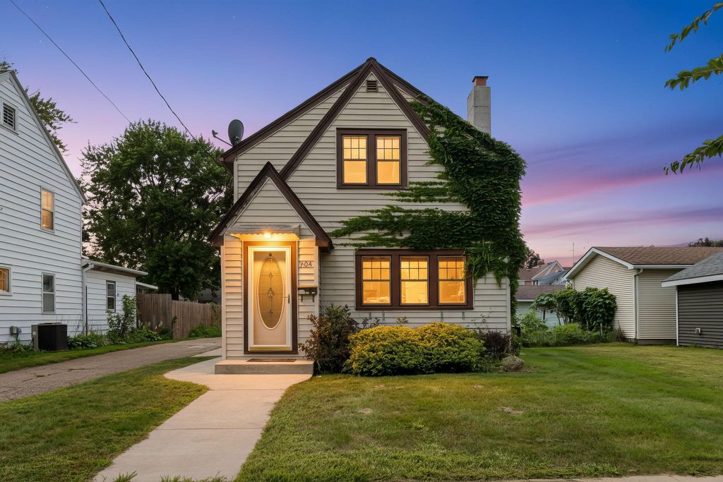 Photo of 304 9th Street SW, Austin, MN 55912 (MLS # 6814187)