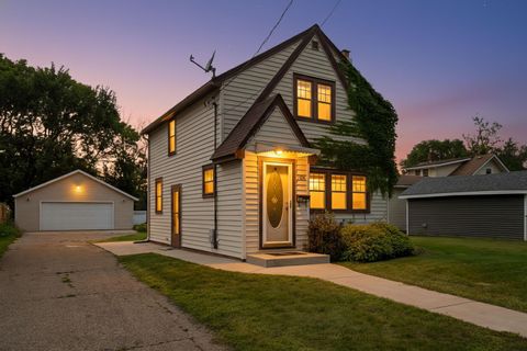 Photo of 304 9th Street SW, Austin, MN 55912 (MLS # 6814187)