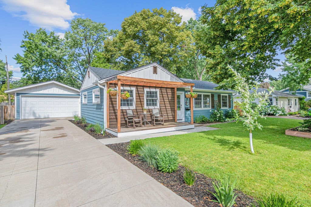 Photo of 8332 11th Avenue S, Bloomington, MN 55420 (MLS # 7100561)