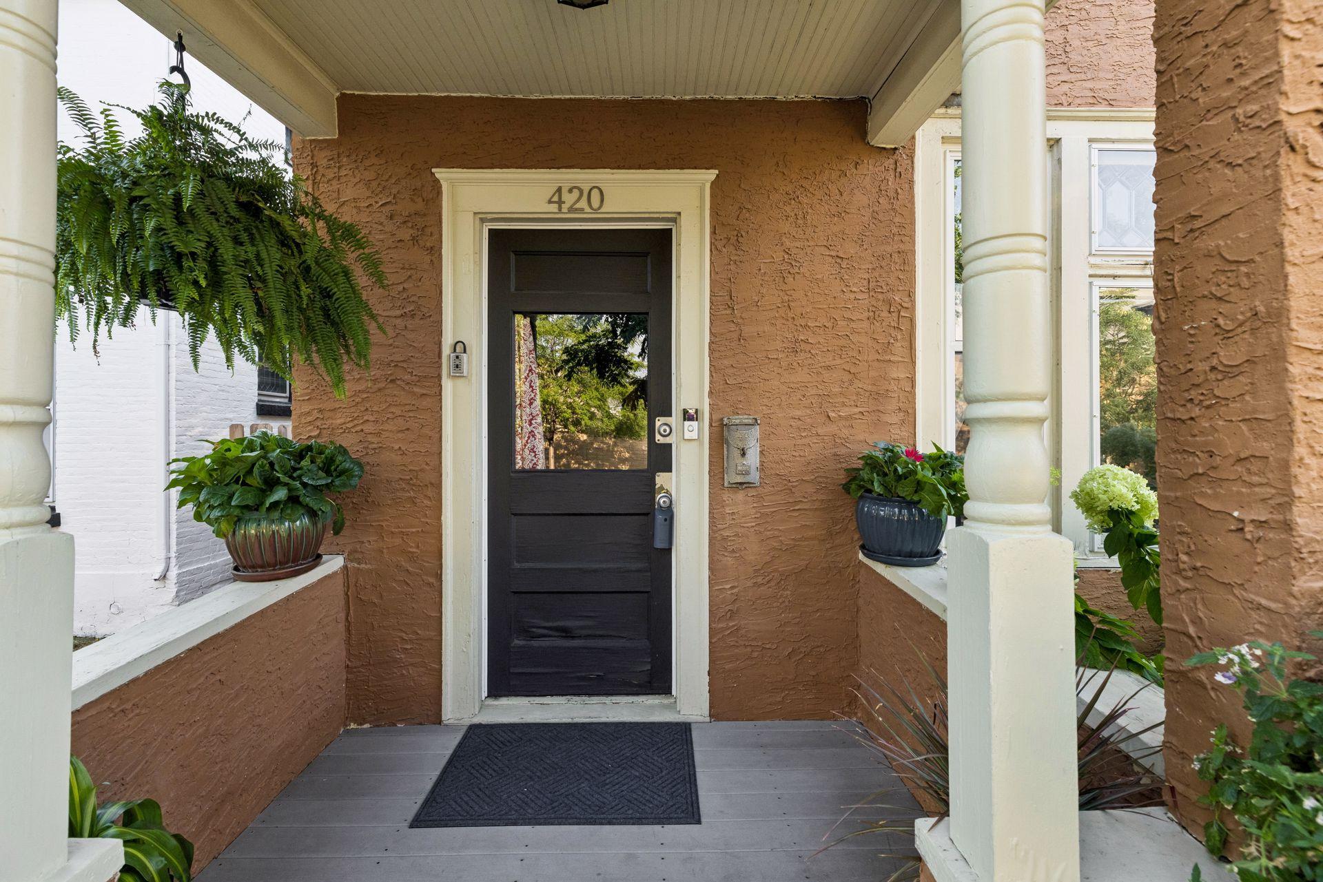 420 Daly Street