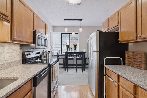 718 Portland Avenue I Saint Paul MN 55104