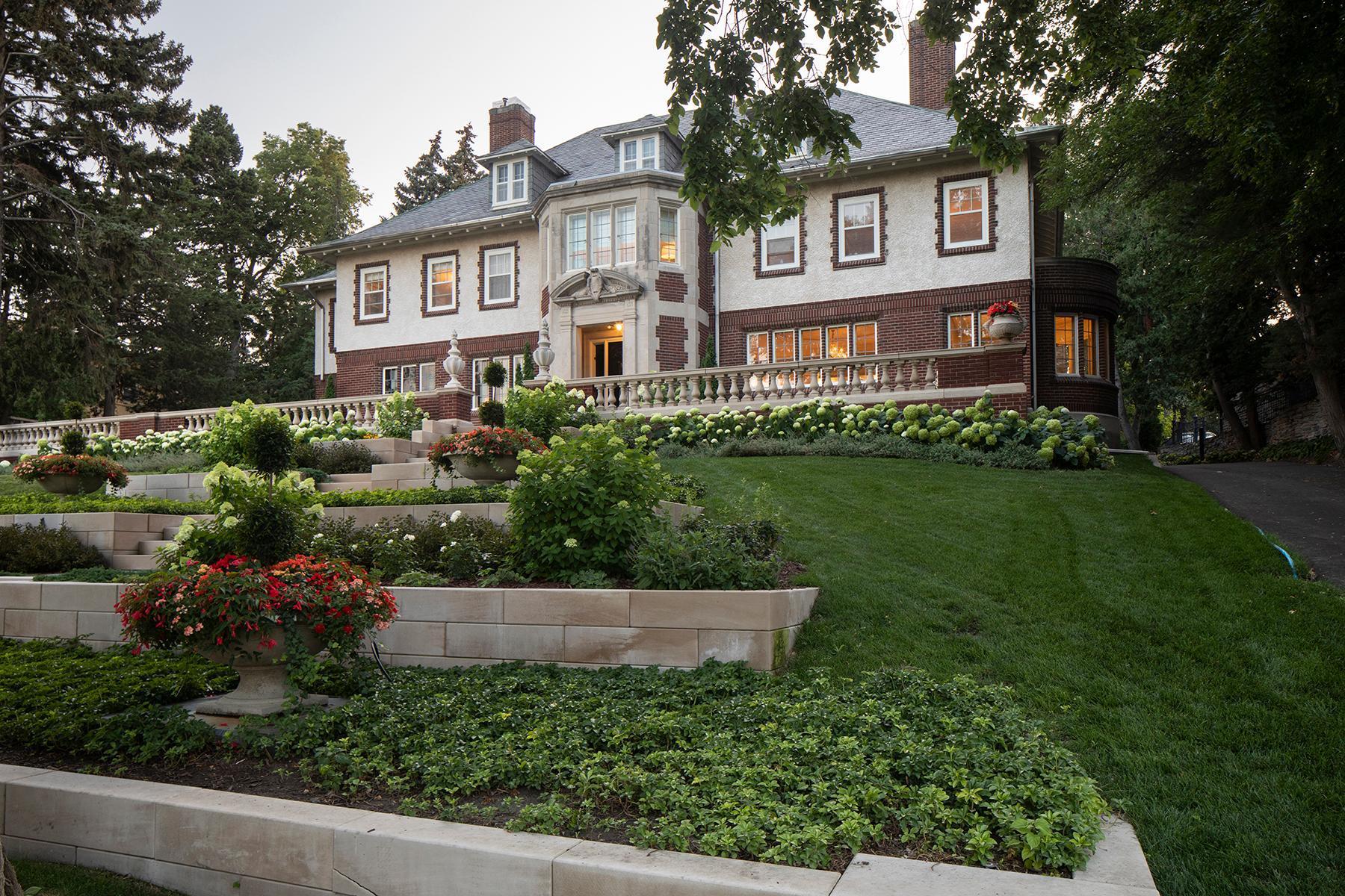 2740 W Lake Of The Isles Parkway