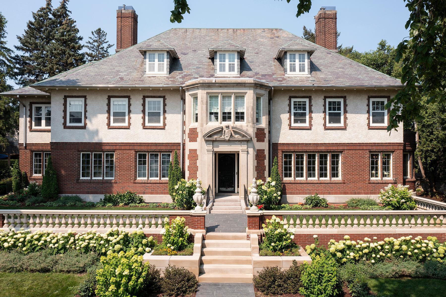 2740 W Lake Of The Isles Parkway