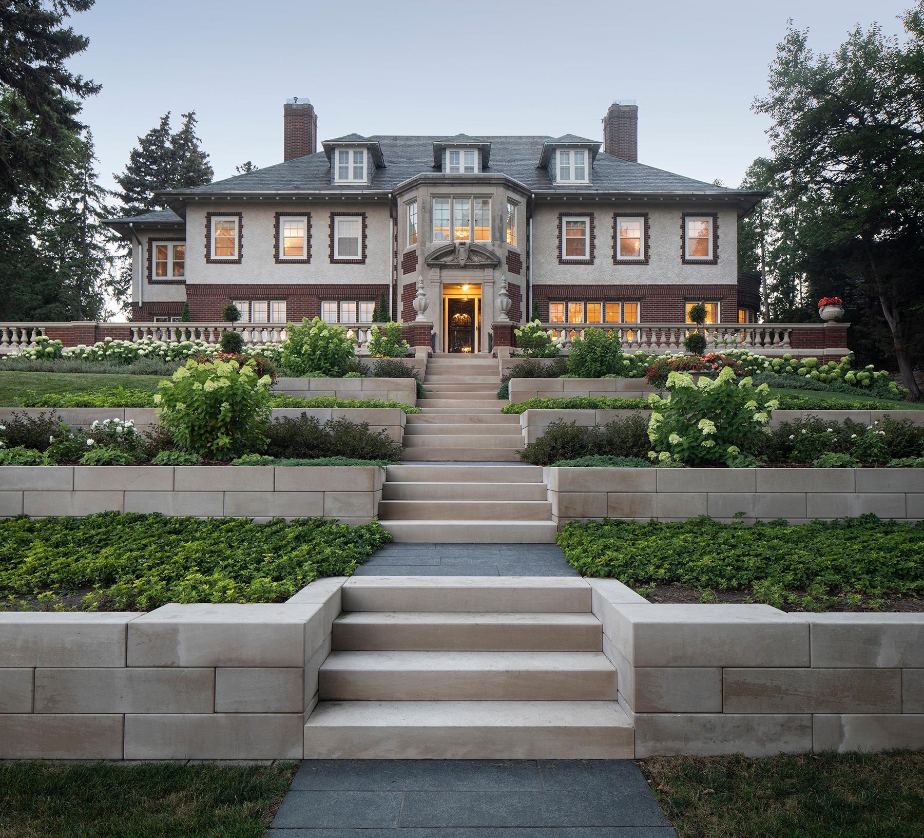 2740 W Lake Of The Isles Parkway