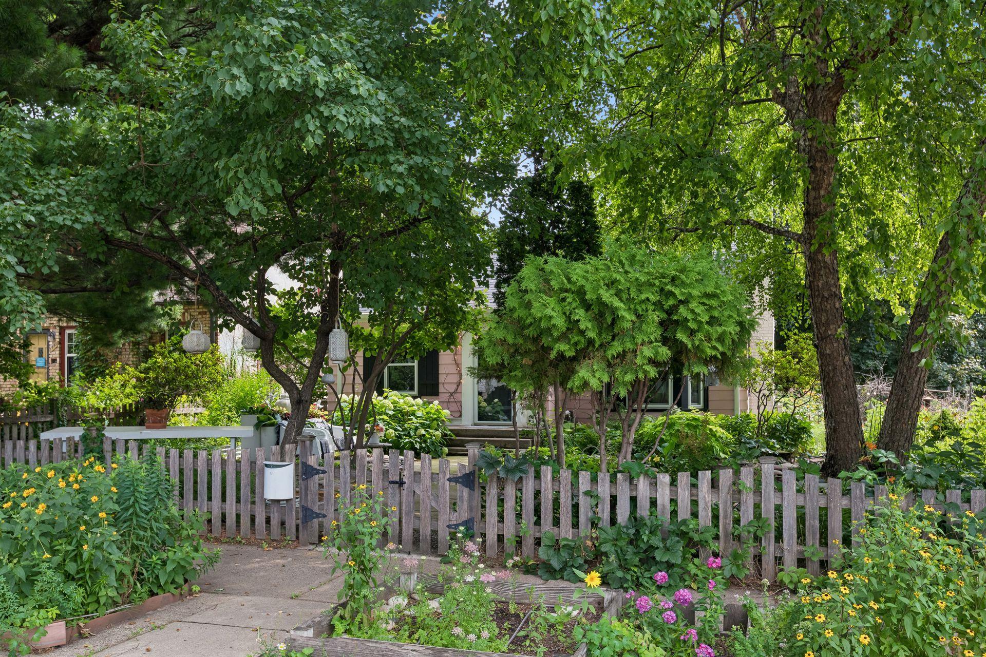 5453 Dupont Avenue S