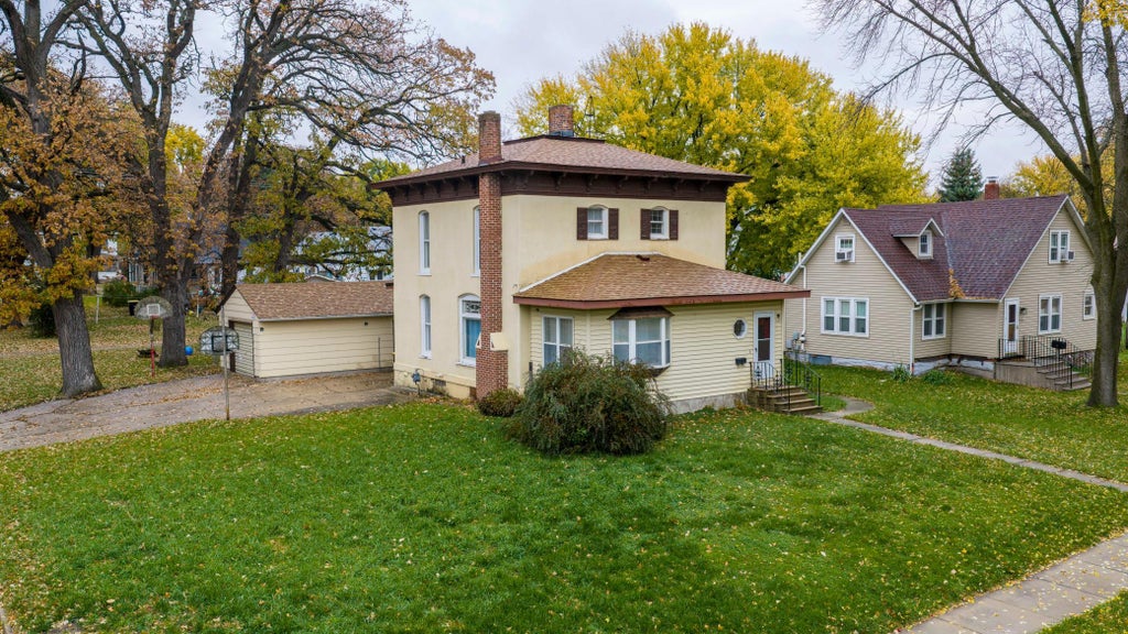 Photo of 228 W 4th Street, Blue Earth, MN 56013 (MLS # 7165120)