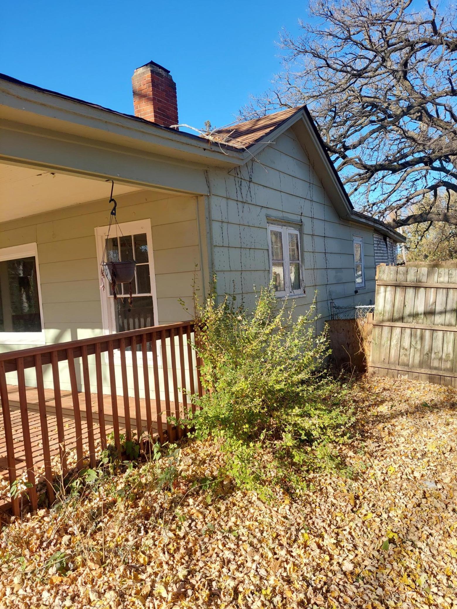 234 E School Street