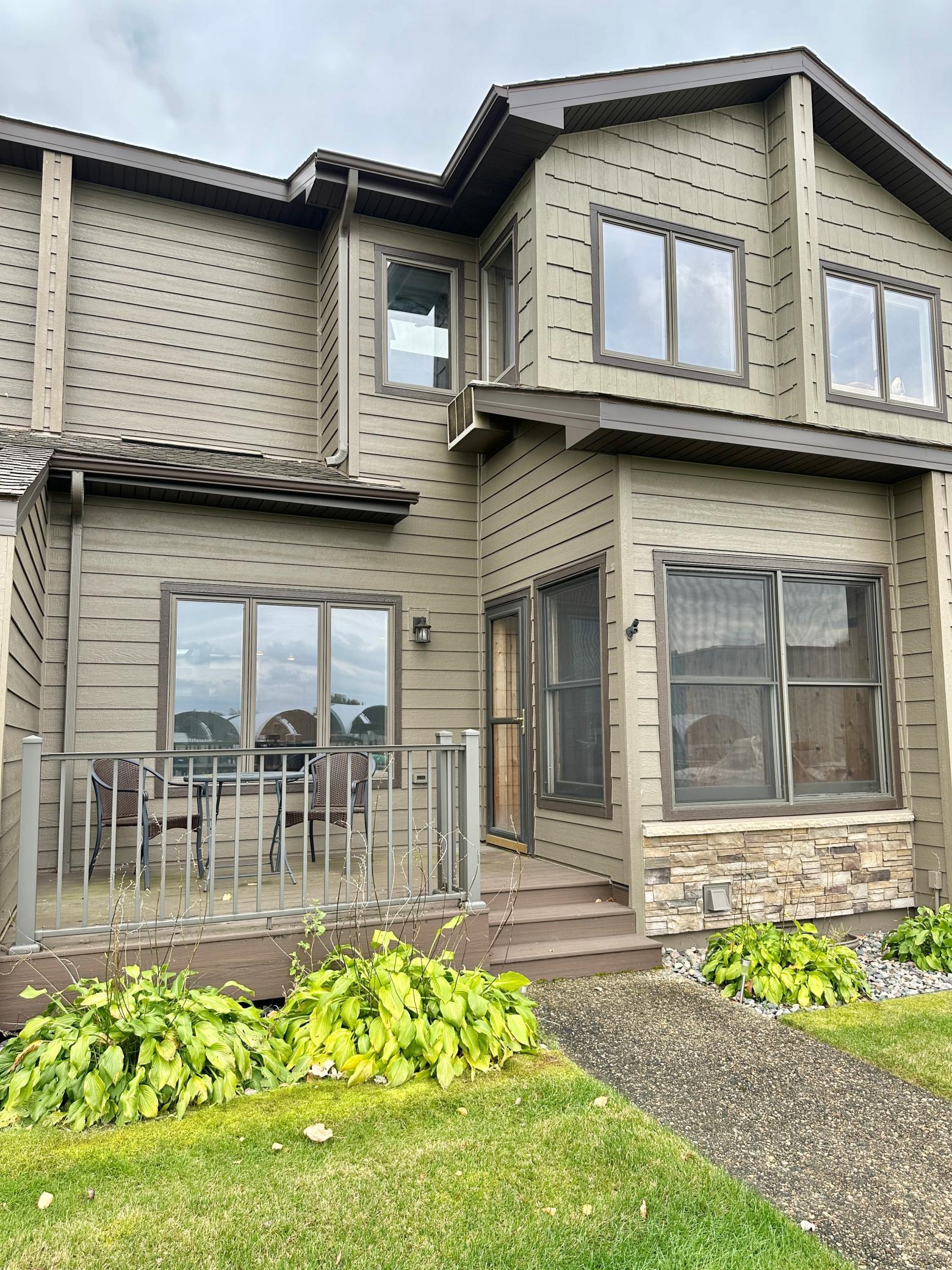 932 Railroad Avenue W