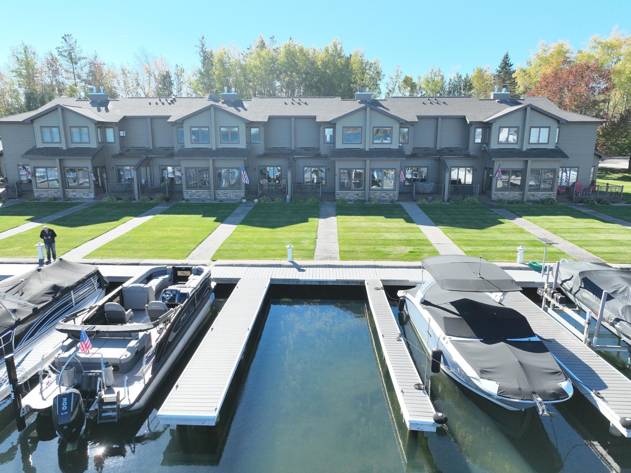 932 Railroad Avenue W