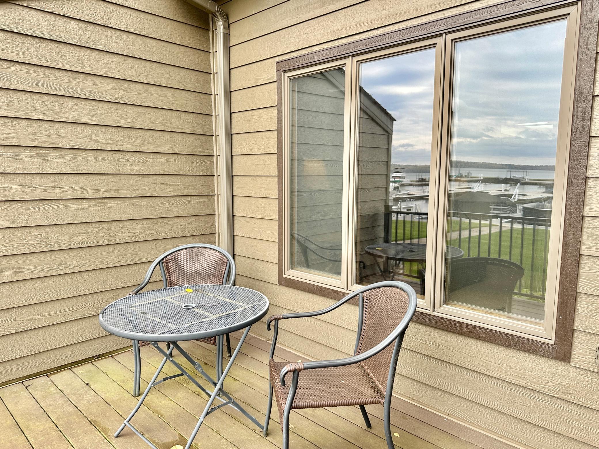 932 Railroad Avenue W