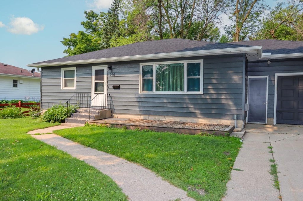 Photo of 916 5th Street SW, Waseca, MN 56093 (MLS # 7117257)