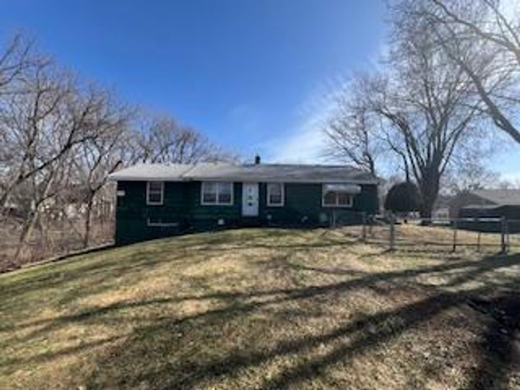 Photo of 1615 Weston Lane N, Plymouth, MN 55447 (MLS # 7042366)