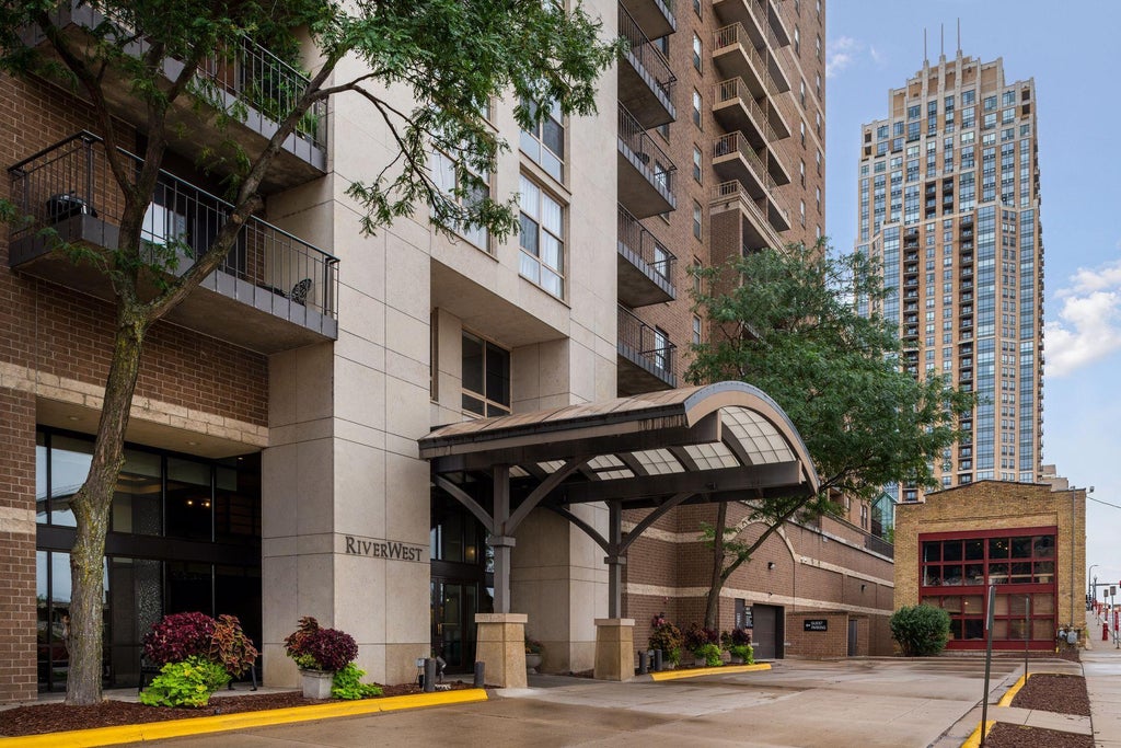 Photo of 401 S 1st Street #1318, Minneapolis, MN 55401 (MLS # 7088475)