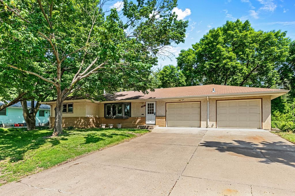 Photo of 685 51st Avenue NE, Columbia Heights, MN 55421 (MLS # 7001706)