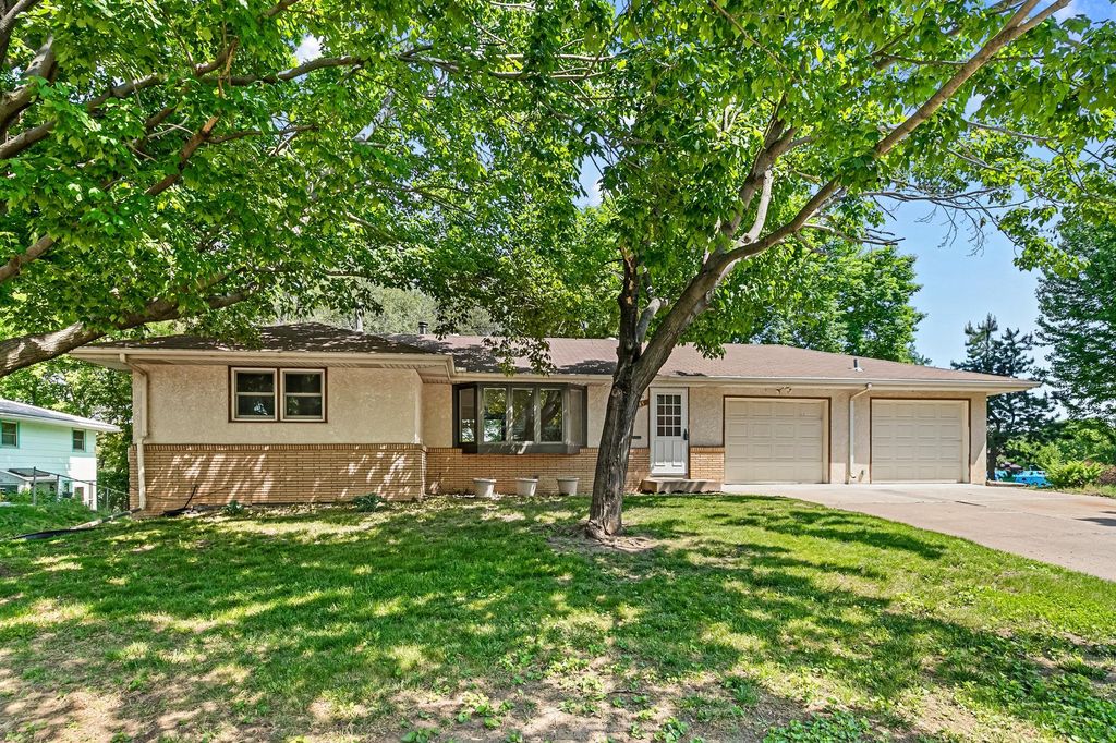 Photo of 685 51st Avenue NE, Columbia Heights, MN 55421 (MLS # 7001706)
