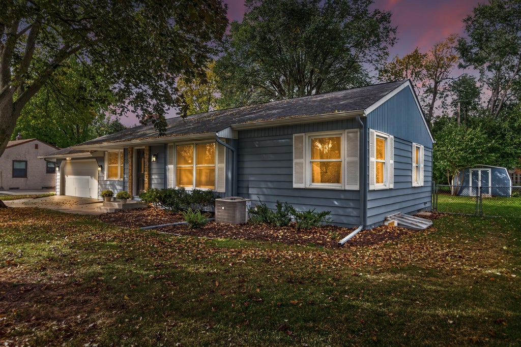Photo of 2937 Pascal Street, Roseville, MN 55113 (MLS # 7158972)