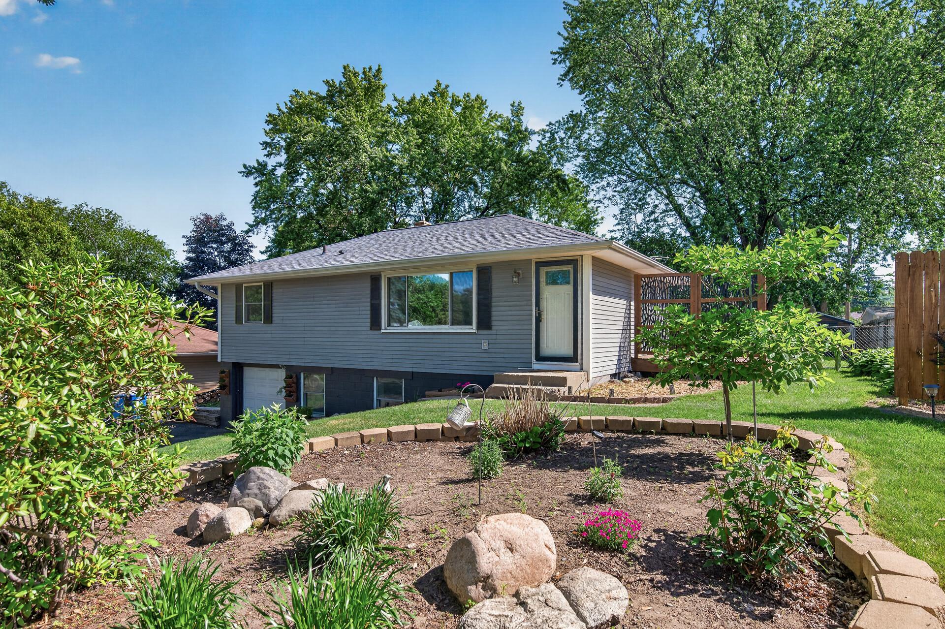 3944 Lakewood Avenue