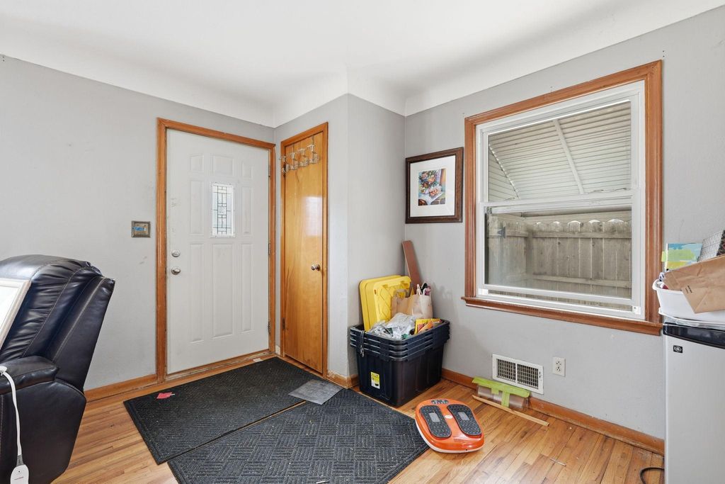 Photo of 821 Howard Street N, Saint Paul, MN 55119 (MLS # 7048881)