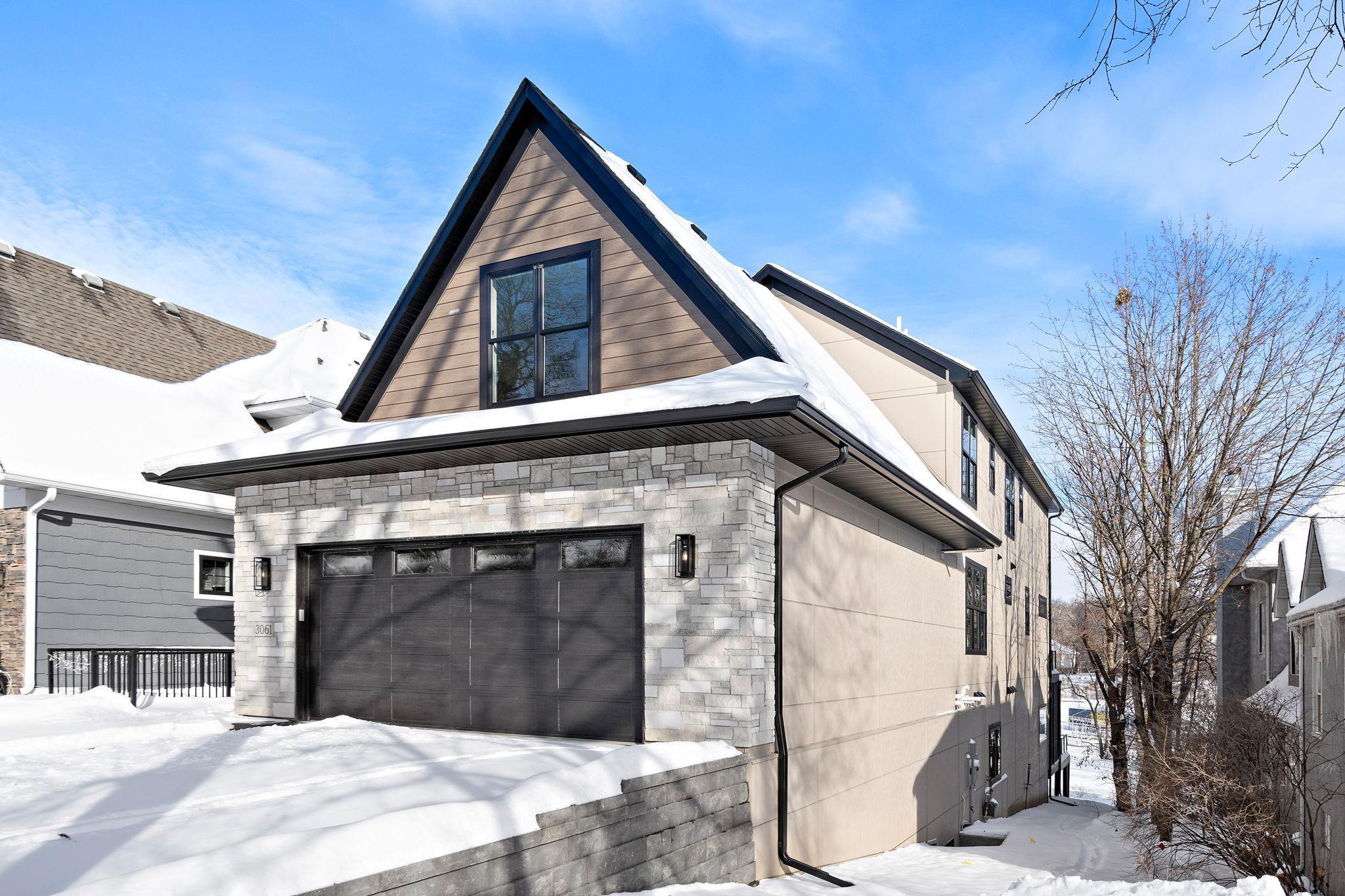 3061 Lake Shore Boulevard