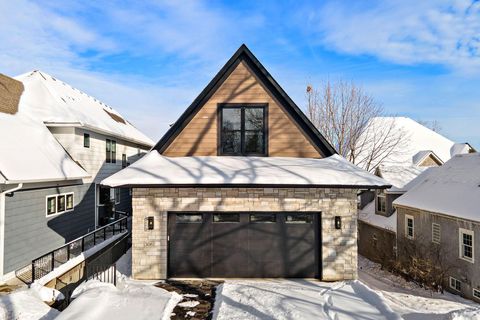 3061 Lake Shore Boulevard Minnetonka MN 55391