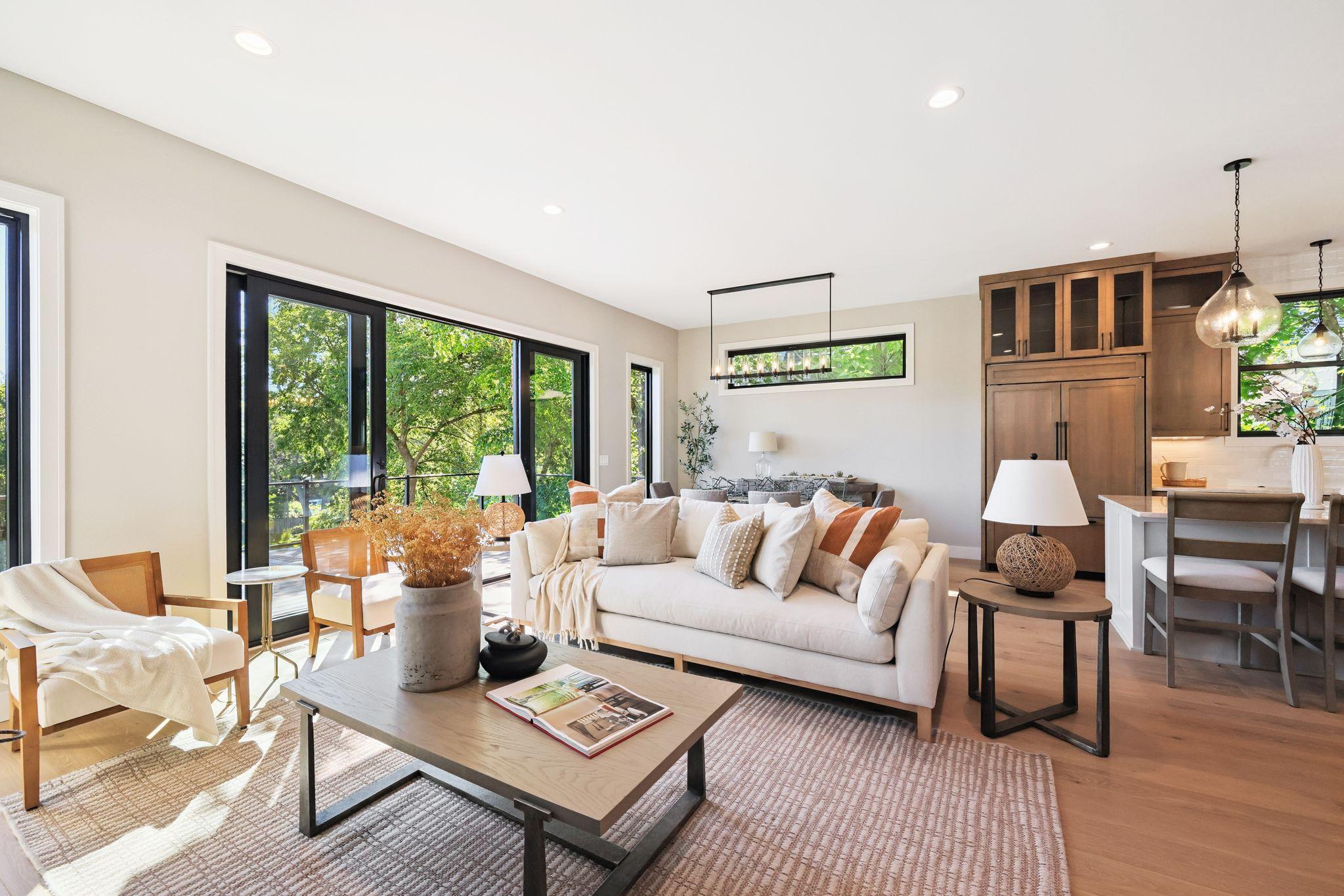 3061 Lake Shore Boulevard