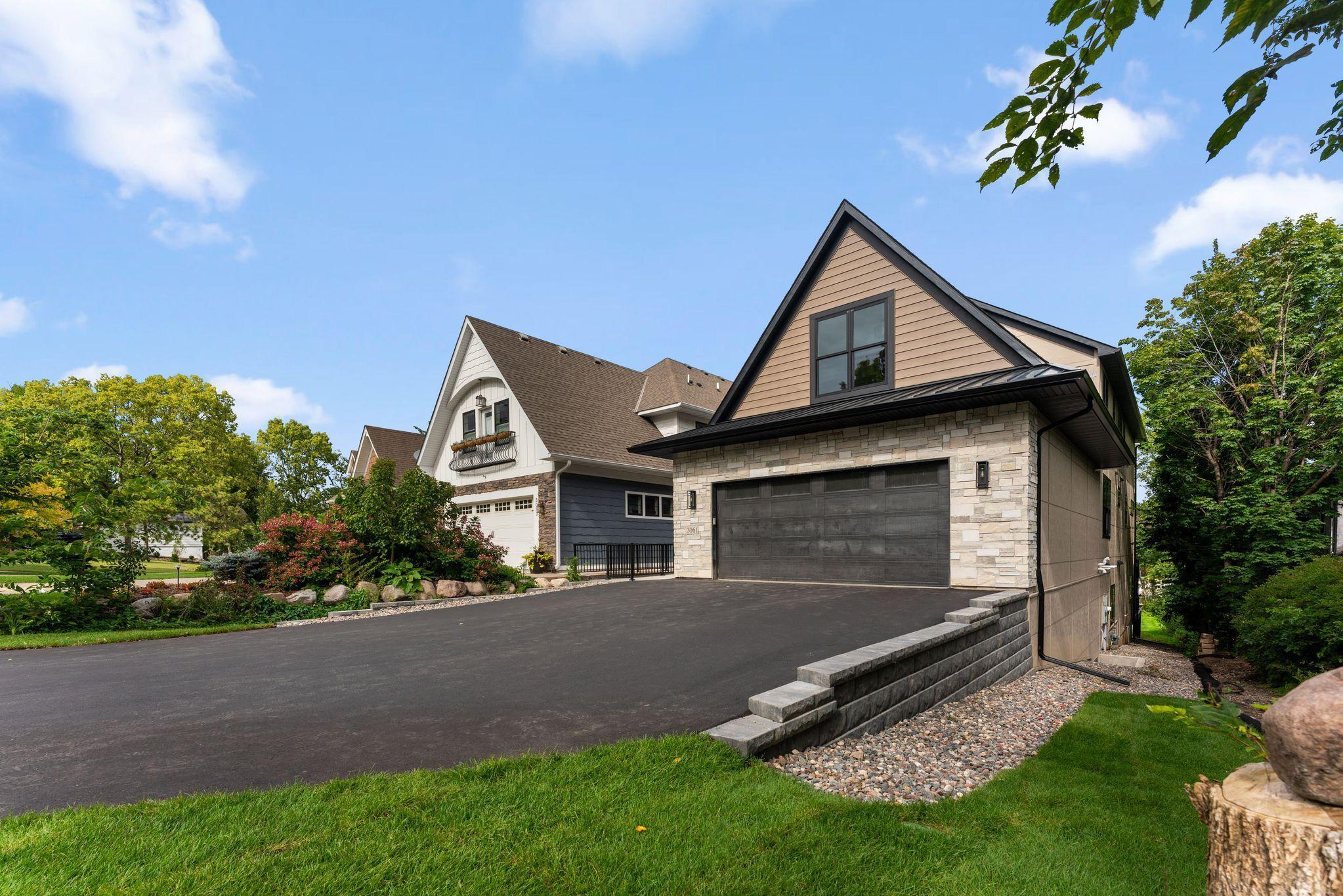 3061 Lake Shore Boulevard