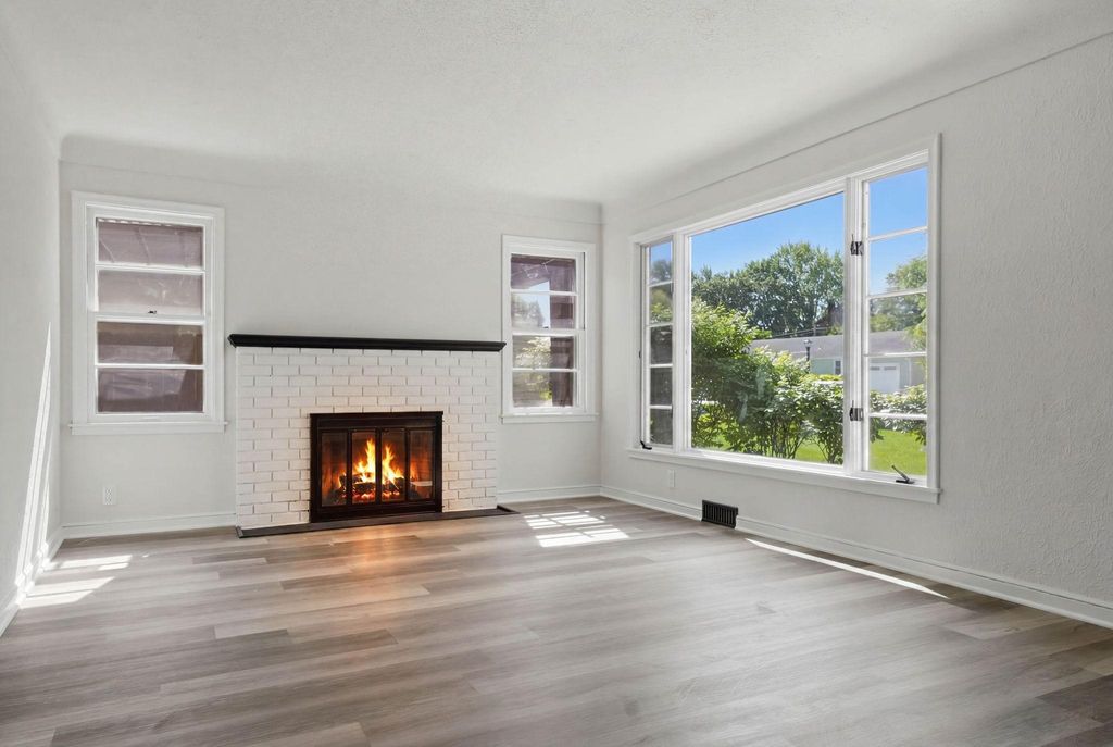 Photo of 761 Nevada Avenue E, Saint Paul, MN 55106 (MLS # 7085820)