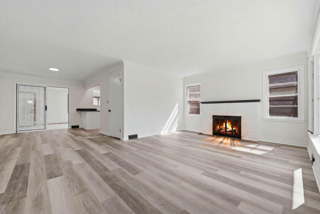 Photo of 761 Nevada Avenue E, Saint Paul, MN 55106 (MLS # 7085820)