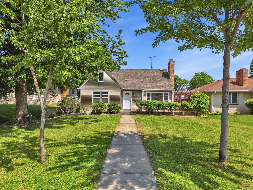 Photo of 761 Nevada Avenue E, Saint Paul, MN 55106 (MLS # 7085820)