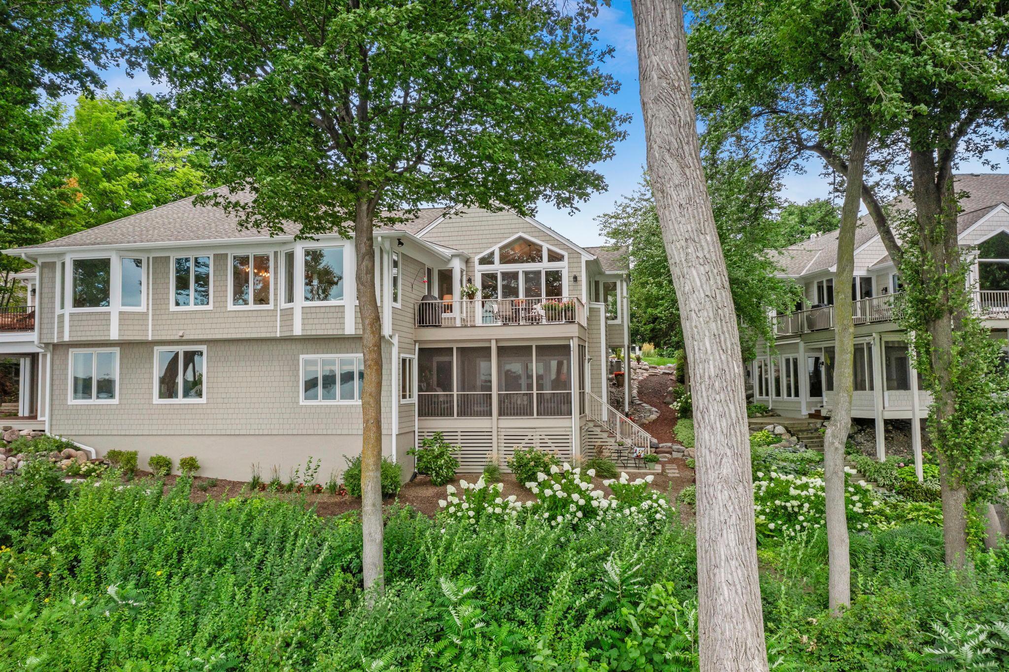 2998 Pelican Point Circle